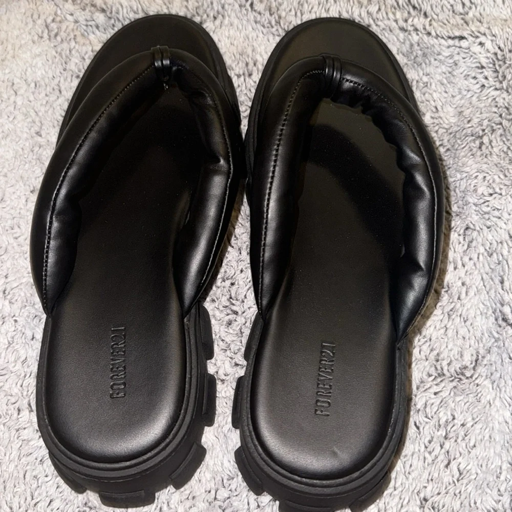 Forever 21 ~ Padded Thong Toe Platform Sandals - Picture 5 of 6